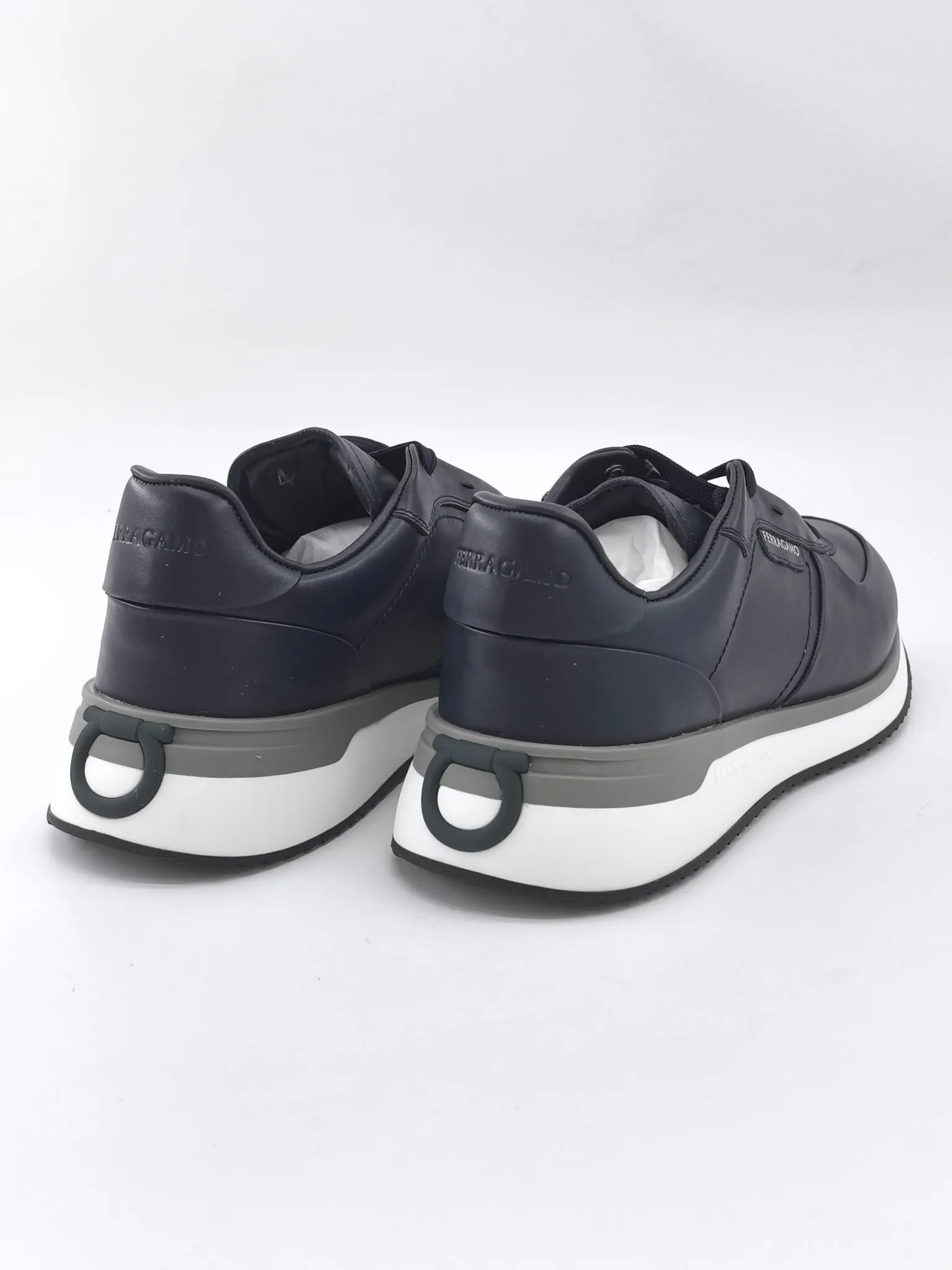 [Ferragam] Top P: 780💰 ▪️Size: 39-44 (38.45 custom-made) FERRAGAMO Ferragam 🔍Top purchasing agent 🇮🇹 Ferragam Street-charming casual shoe series, the counter sells the original configuration simultaneously, Italian imported cowhide fabric, high-quality splicing technology, imported water-dyed cow lining , soles: original foam outsole specially provided by the original factory, original factory follow-up goods, 🔍 high quality, can be entered and exited the counter at will, welcome to compare and synchronize with the counter.